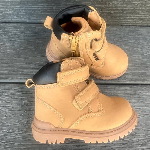 WONDER NATION TAN BOOTS SIZE 5 - Picture 1 of 10